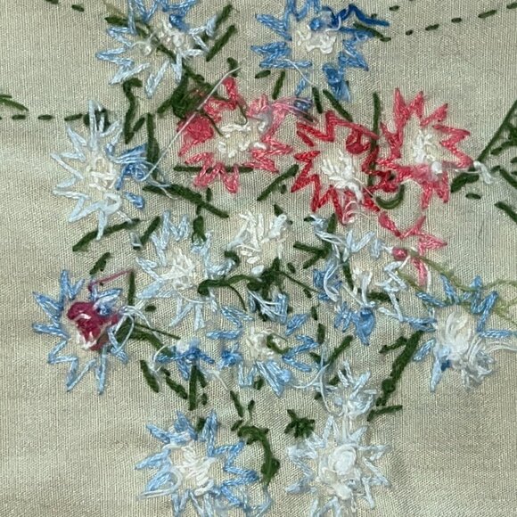 Hand Embroidered Scalloped Edge XL 57" X 100" Tablecloth Floral Pattern Linens - Picture 12 of 16